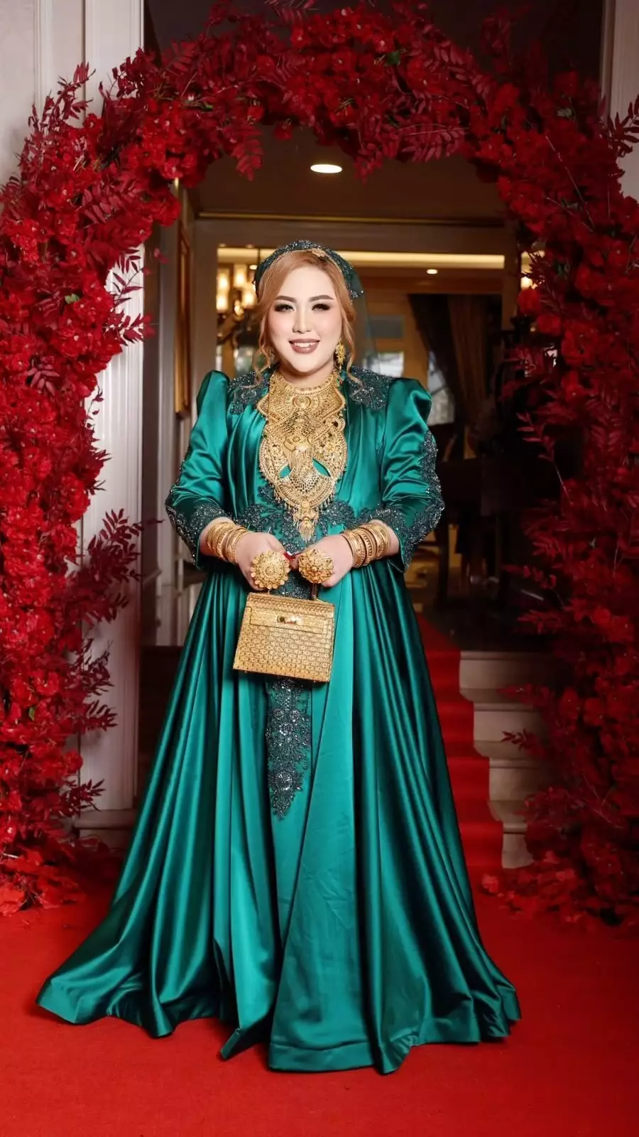 transformasi mira hayati emak emak sosialita 28 tahun © berbagai sumber