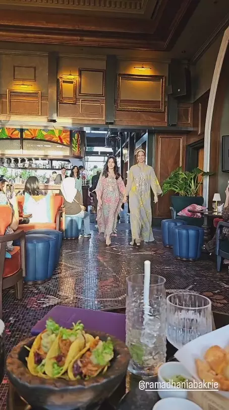 Mikhayla Bakrie debut model fashion  © 2024 brilio.net