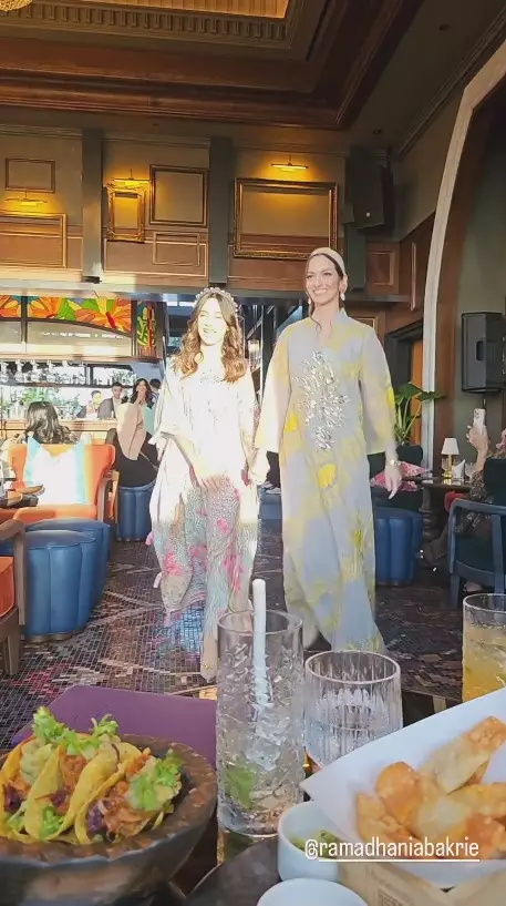 Mikhayla Bakrie debut model fashion  © 2024 brilio.net