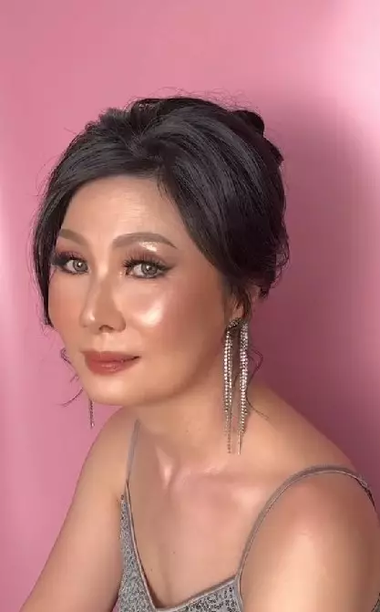 Ibu-ibu wajah flek hitam dirias bak model TikTok