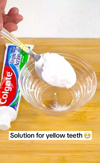 Atasi gigi kuning pakai pasta gigi baking soda TikTok
