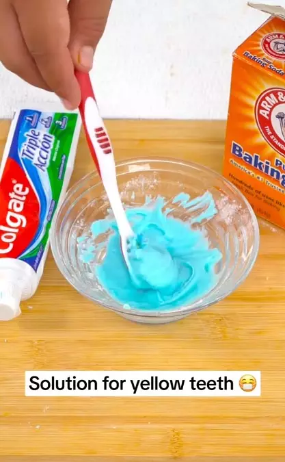 Atasi gigi kuning pakai pasta gigi baking soda TikTok