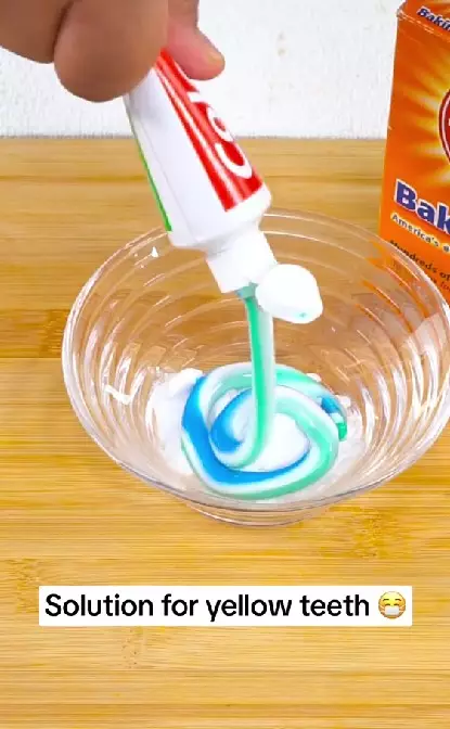 Atasi gigi kuning pakai pasta gigi baking soda TikTok