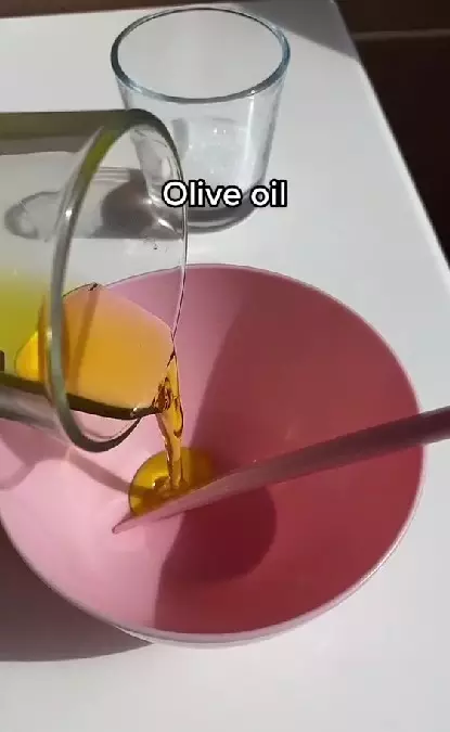 Atasi pori-pori wajah tersumbat ala TikToker TikTok