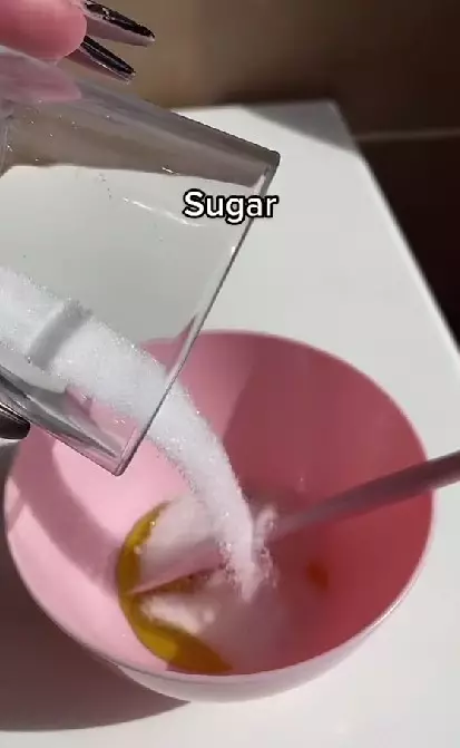 Atasi pori-pori wajah tersumbat ala TikToker TikTok