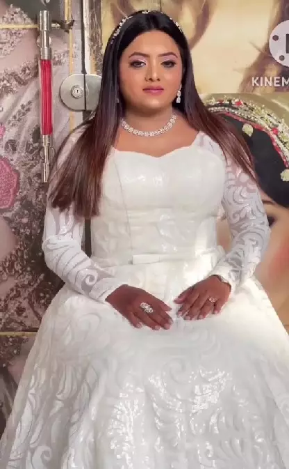 Transformasi makeup bermata panda jadi barbie curvy TikTok Transformasi makeup bermata panda jadi barbie curvy TikTok