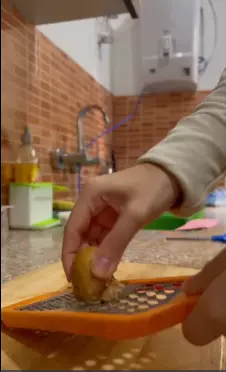 cara hilangkan mata panda pakai kopi berbagai sumber