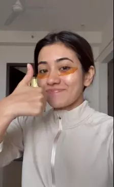 cara hilangkan mata panda pakai kopi berbagai sumber