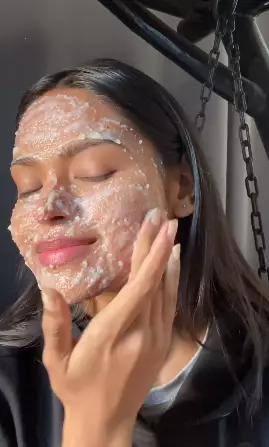 cara hilangkan flek hitam pakai nasi berbagai sumber