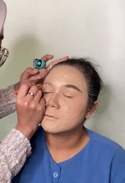 Transformasi makeup wajah berjerawat jadi manten Jawa TikTok Transformasi makeup wajah berjerawat jadi manten Jawa TikTok