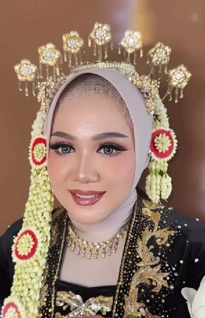 Transformasi makeup wajah berjerawat jadi manten Jawa TikTok Transformasi makeup wajah berjerawat jadi manten Jawa TikTok