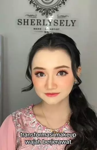 Transformasi makeup wajah berjerawat jadi pinky barbie TikTok Transformasi makeup wajah berjerawat jadi pinky barbie TikTok