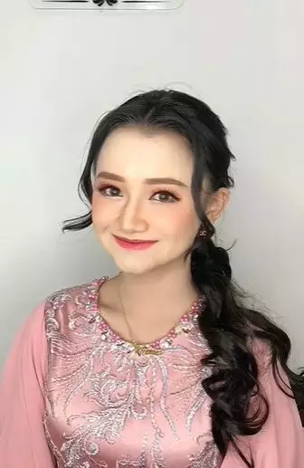 Transformasi makeup wajah berjerawat jadi pinky barbie TikTok Transformasi makeup wajah berjerawat jadi pinky barbie TikTok