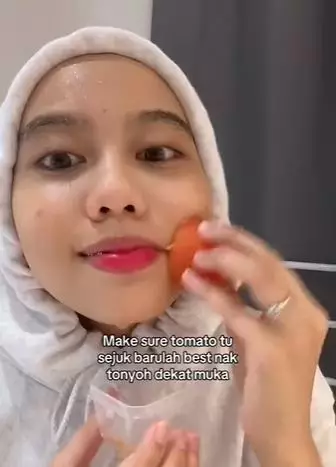 Tomat memutihkan wajah kusam  TikTok