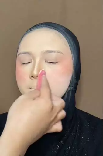 Wanita wajah berjerawat simpel bikin melongo TikTok