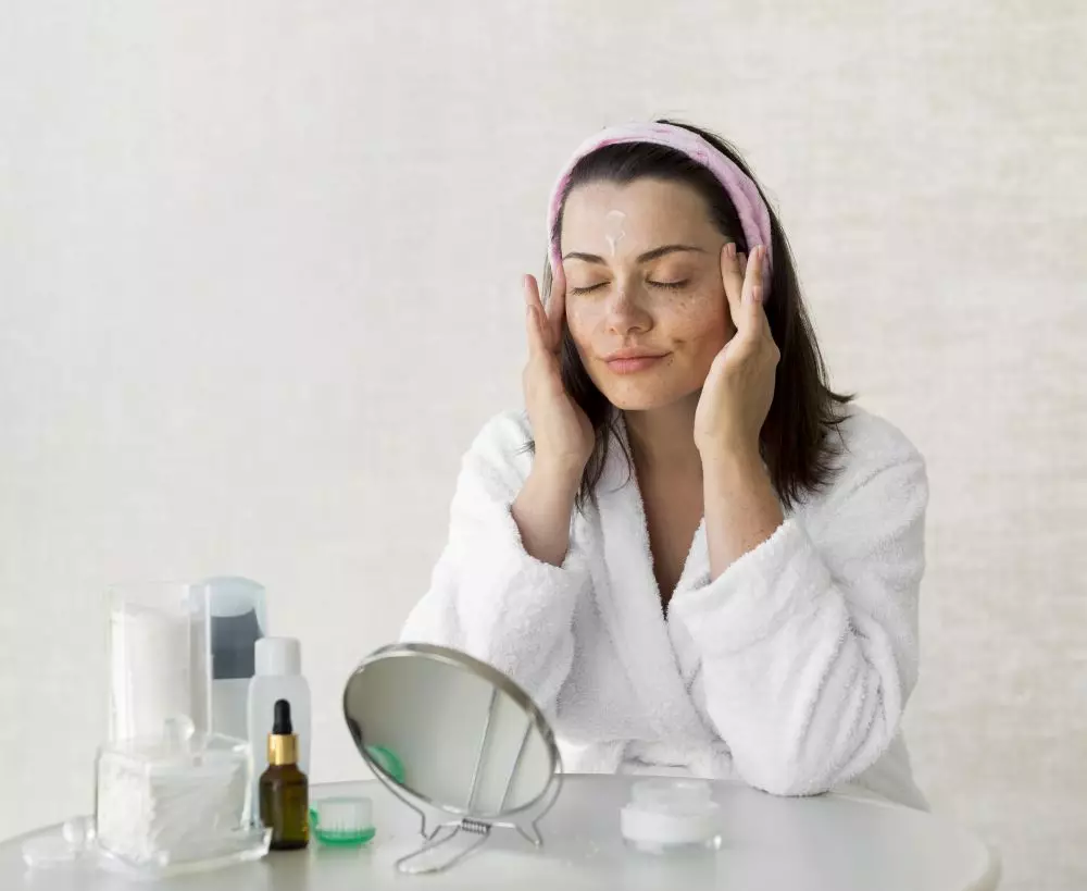 Kandungan skincare untuk jerawat © Freepik.com Kandungan skincare untuk jerawat © Freepik.com