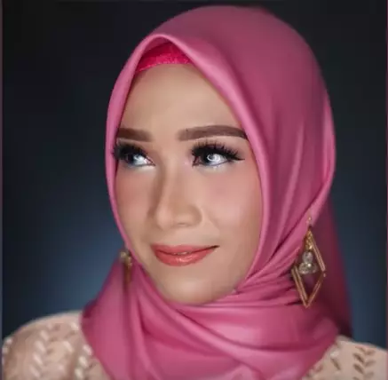 wajah penuh jerawat wisuda berbagai sumber