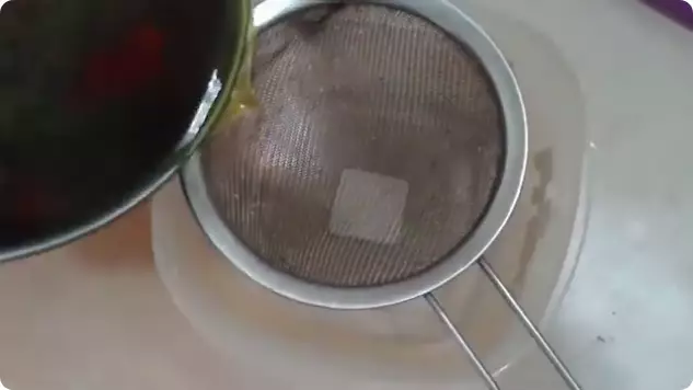 atasi bau badan asam pakai daun sirih. berbagai sumber