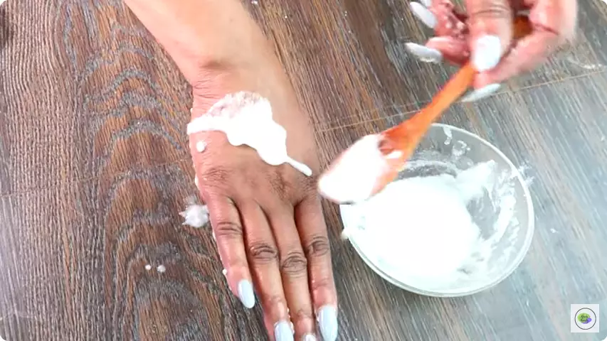 hilangkan kerutan di tangan pakai petroleum jelly berbagai sumber hilangkan kerutan di tangan pakai petroleum jelly berbagai sumber