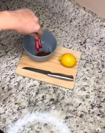 Cewek atasi keriput area wajah TikTok