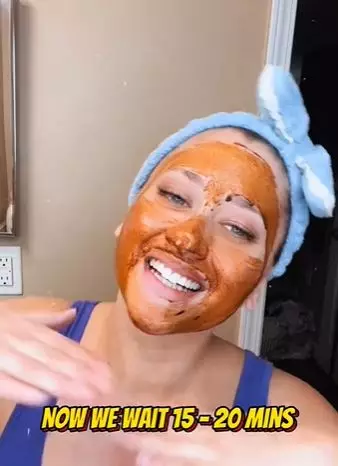 Cewek atasi keriput area wajah TikTok