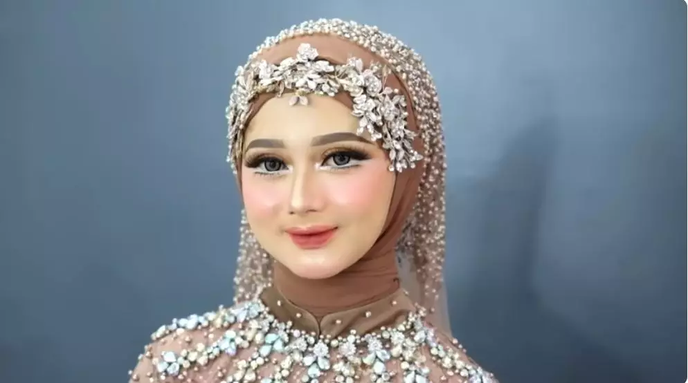 Transformasi makeup gadis berwajah kusam berbagai sumber