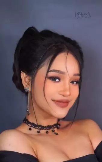 Transformasi cewek berwajah gelap mirip Rihanna TikTok
