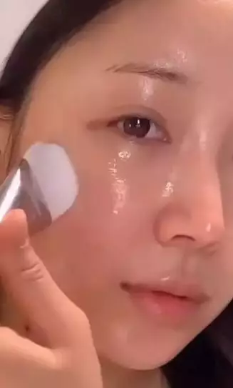 Wajah kendur penuh keriput tanpa masker kolagen Berbagai sumber