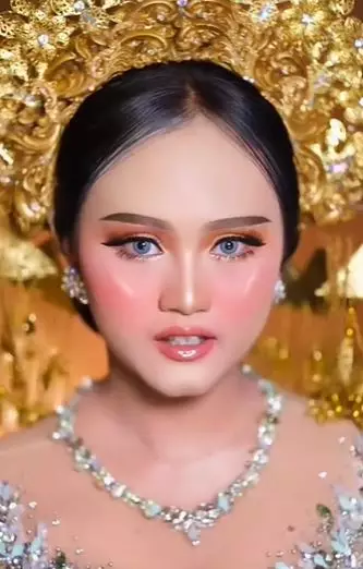 Cewek berkulit gelap dirias jadi manten Bali TikTok Cewek berkulit gelap dirias jadi manten Bali TikTok