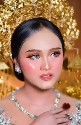 Cewek berkulit gelap dirias jadi manten Bali TikTok Cewek berkulit gelap dirias jadi manten Bali TikTok