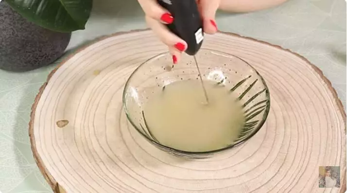 wanita ini tunjukkan cara kecilkan pori-pori berbagai sumber