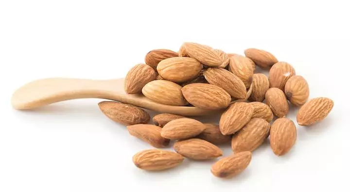 5 Bahan makanan rekomendasi dokter untuk cerahkan kulit Berbagai sumber