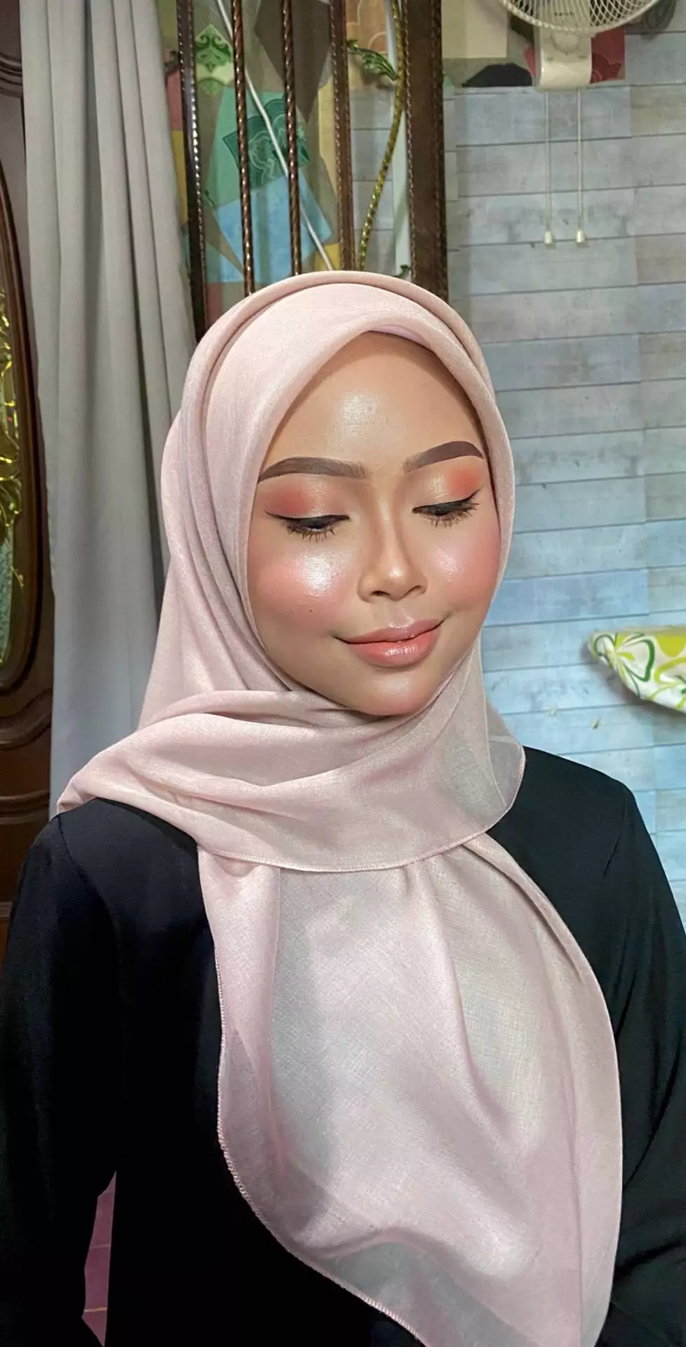 transformasi cewek berwajah kusam dirias look makeup glossy berbagai sumber transformasi cewek berwajah kusam dirias look makeup glossy berbagai sumber