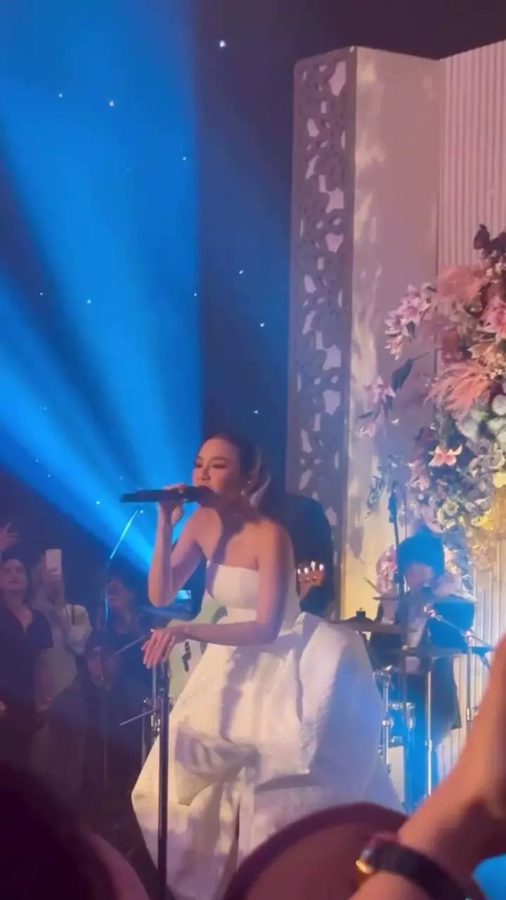 potret mahalini gaun saingi pengantin © berbagai sumber