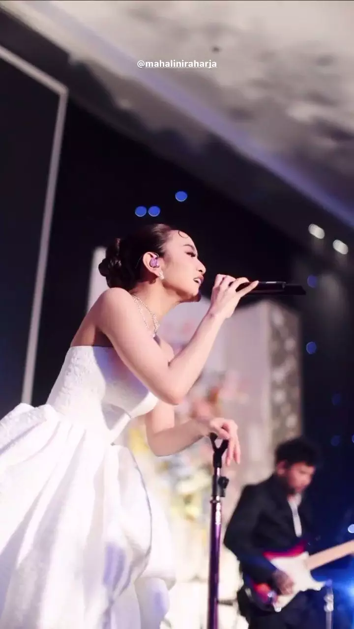 potret mahalini gaun saingi pengantin © berbagai sumber