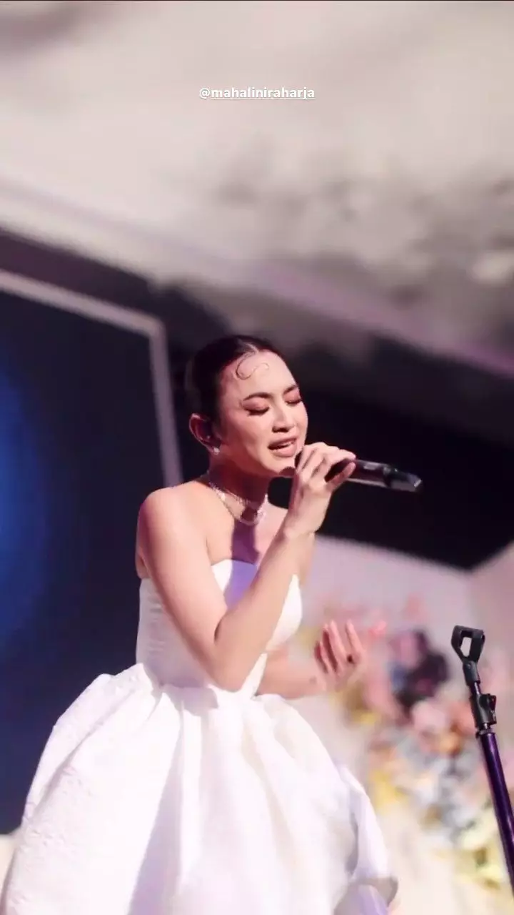 potret mahalini gaun saingi pengantin © berbagai sumber