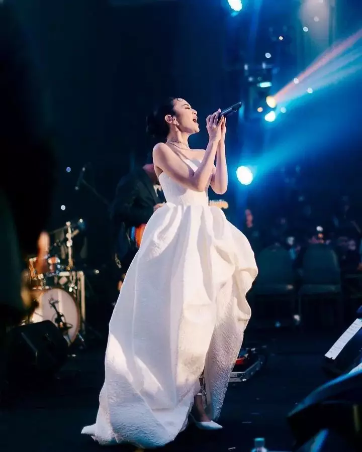 potret mahalini gaun saingi pengantin © berbagai sumber