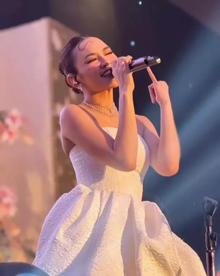 potret mahalini gaun saingi pengantin © berbagai sumber