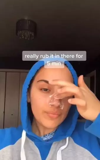 Bagikan cara hilangkan komedo di hidung TikTok