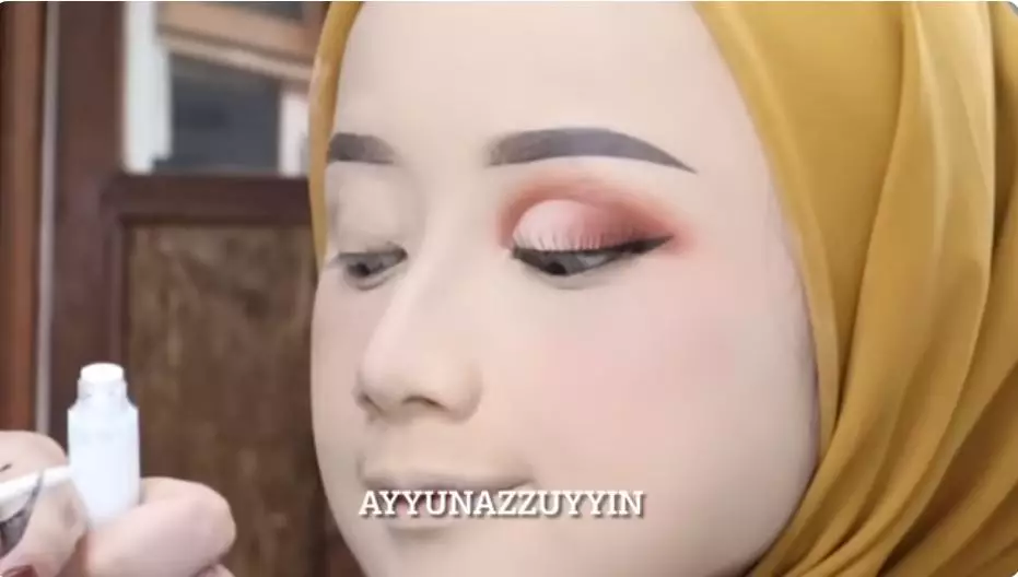 Transformasi makeup dengan tanda lahir di wajah berbagai sumber Transformasi makeup dengan tanda lahir di wajah berbagai sumber