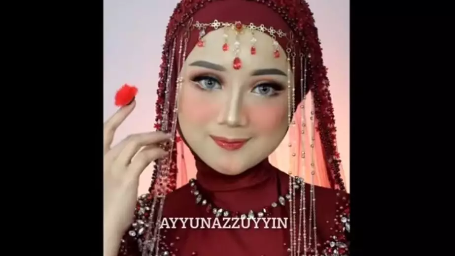 Transformasi makeup dengan tanda lahir di wajah berbagai sumber Transformasi makeup dengan tanda lahir di wajah berbagai sumber