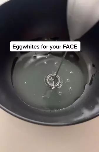 Putih telur pudarkan kerut wajah TikTok