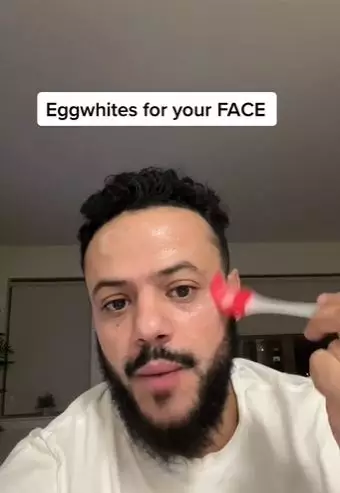 Putih telur pudarkan kerut wajah TikTok