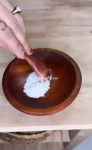 emak-emak tunjukkan cara cerahkan wajah Instagram