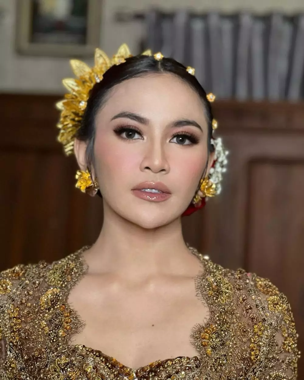 Detail makeup Mahalini saat prosesi adat Mepamit Instagram