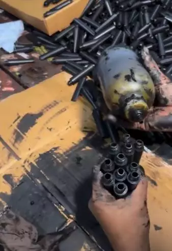 Potret pembuatan eyeliner bak bengkel motor berbagai sumber