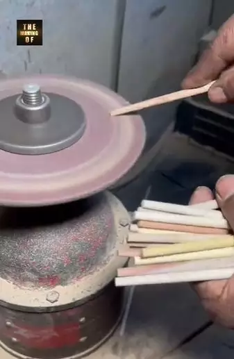 Potret pembuatan brush makeup jauh dari kata higienis Berbagai sumber