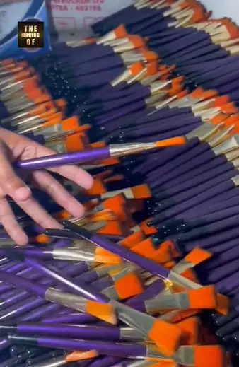 Potret pembuatan brush makeup jauh dari kata higienis Berbagai sumber