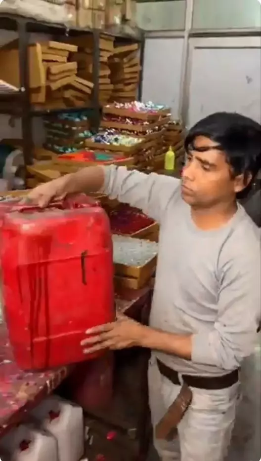 Potret pembuatan kutek nggak habis pikir berbagai sumber Potret pembuatan kutek nggak habis pikir berbagai sumber