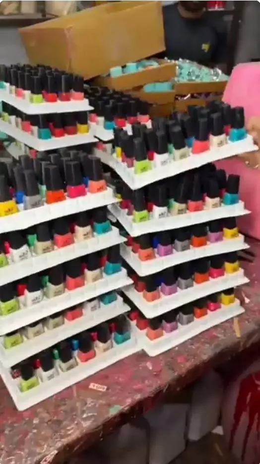 Potret pembuatan kutek nggak habis pikir berbagai sumber Potret pembuatan kutek nggak habis pikir berbagai sumber